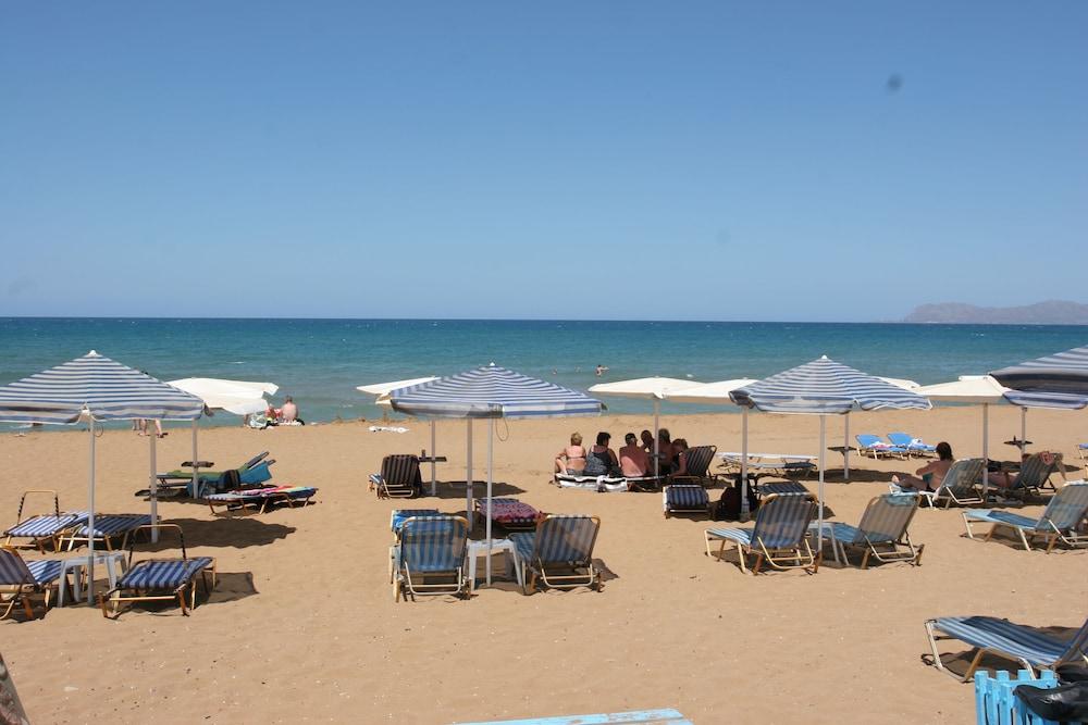Lia Beachfront Apartments Сталос Екстер'єр фото
