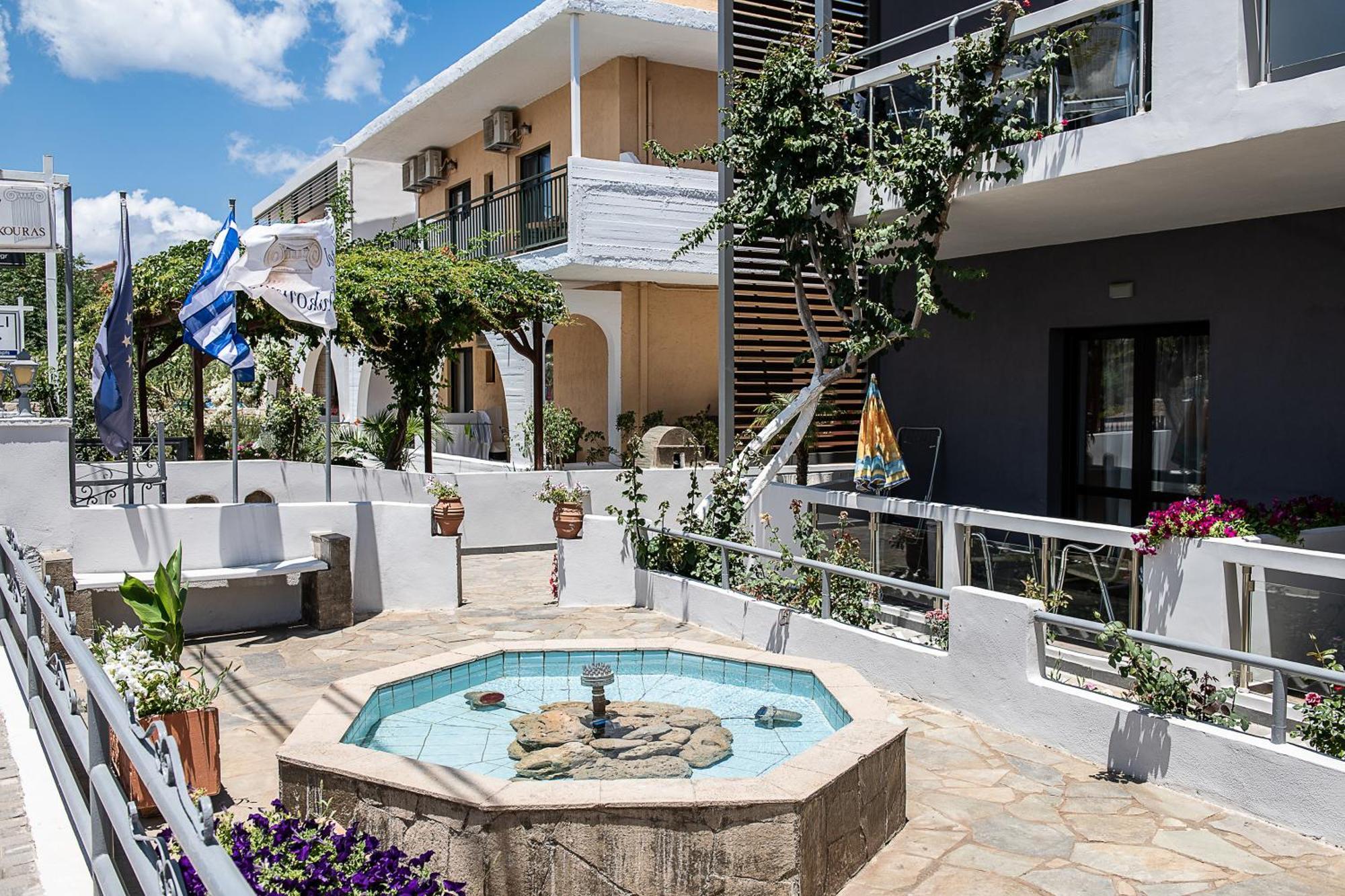 Lia Beachfront Apartments Сталос Екстер'єр фото