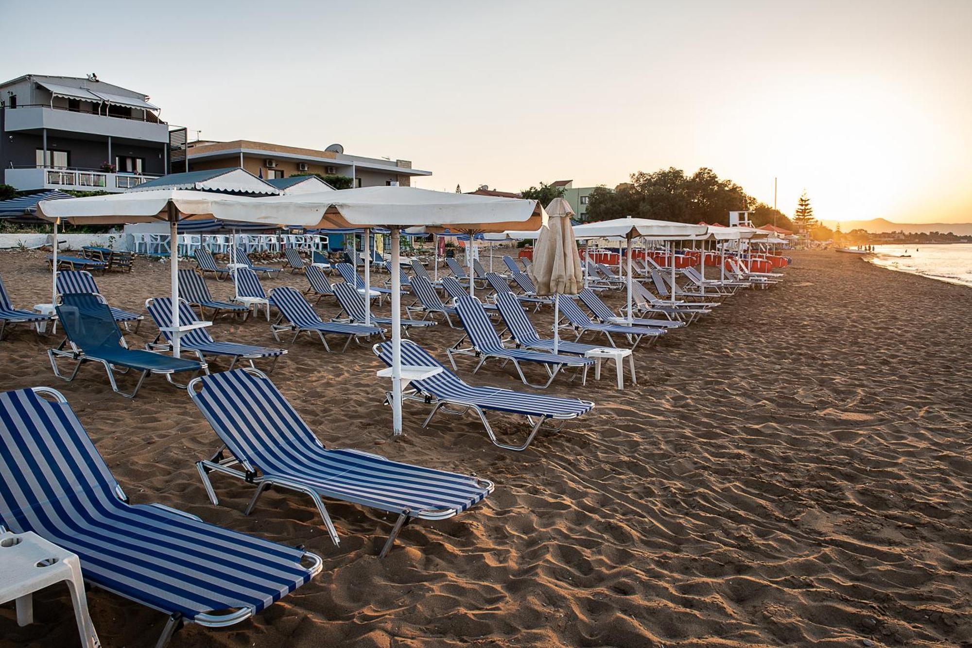 Lia Beachfront Apartments Сталос Екстер'єр фото