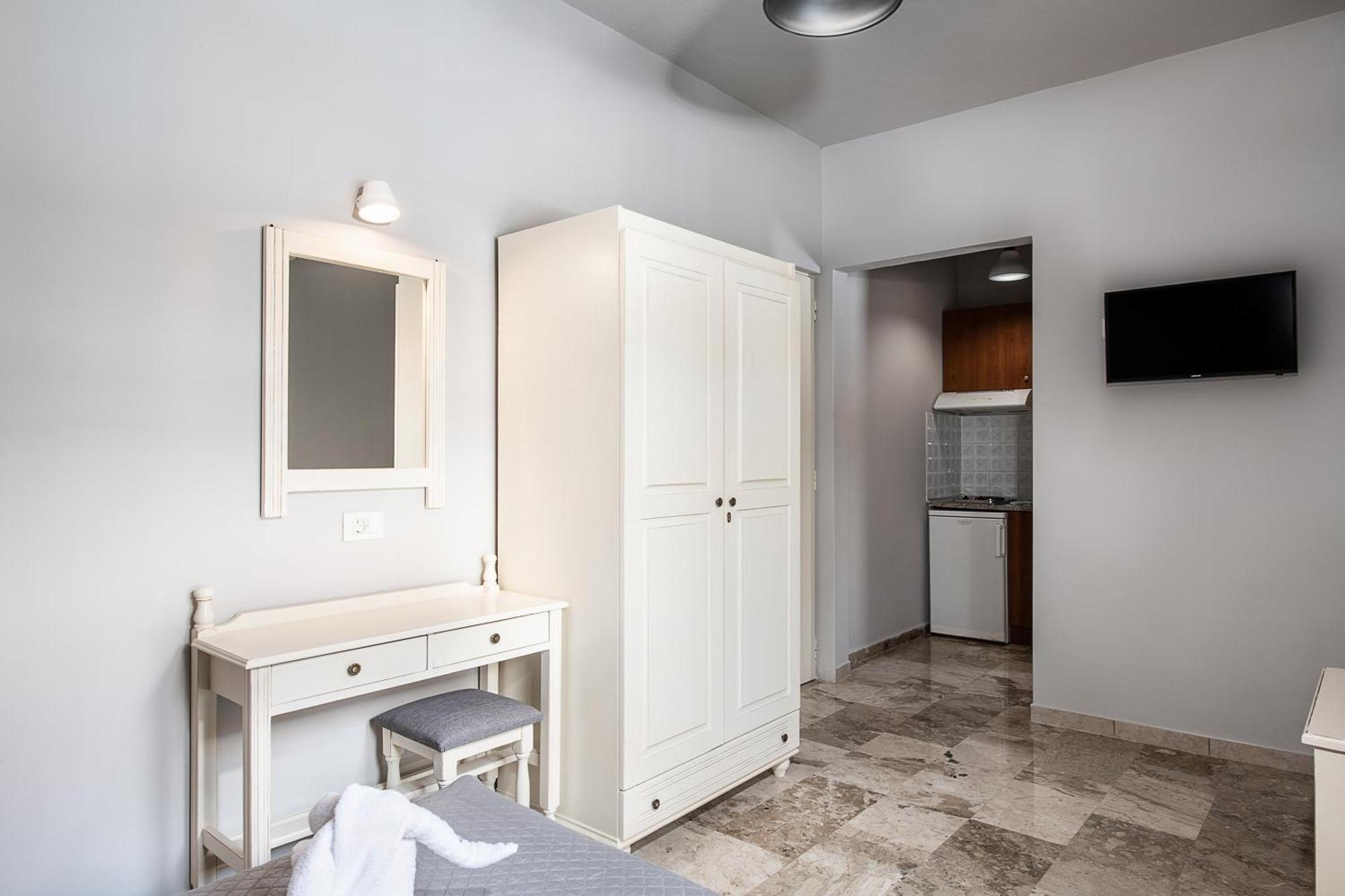 Lia Beachfront Apartments Сталос Номер фото