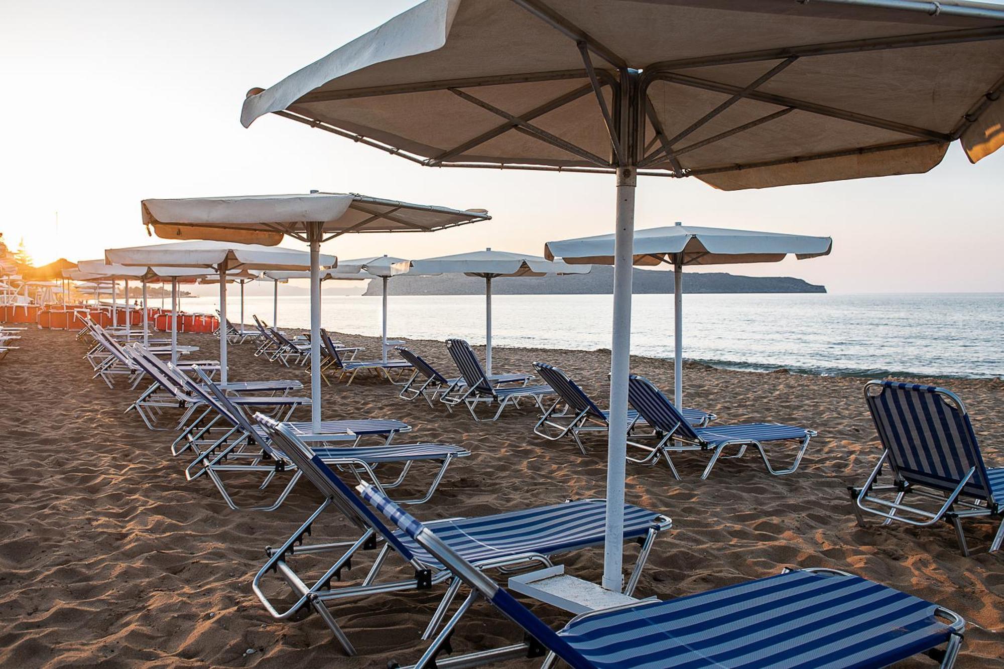 Lia Beachfront Apartments Сталос Екстер'єр фото