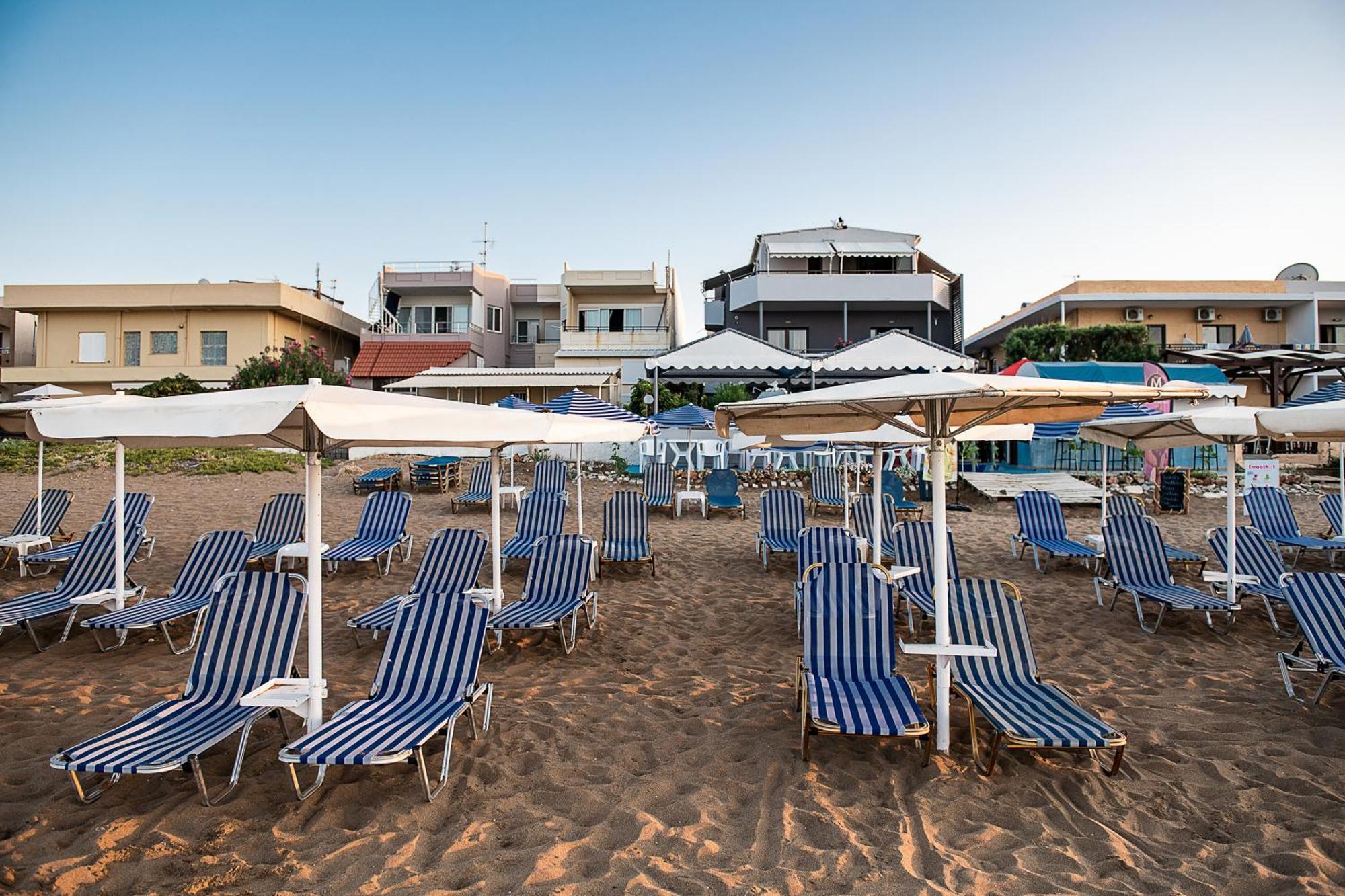 Lia Beachfront Apartments Сталос Екстер'єр фото