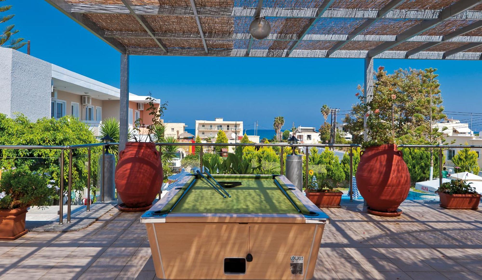 Lia Beachfront Apartments Сталос Екстер'єр фото