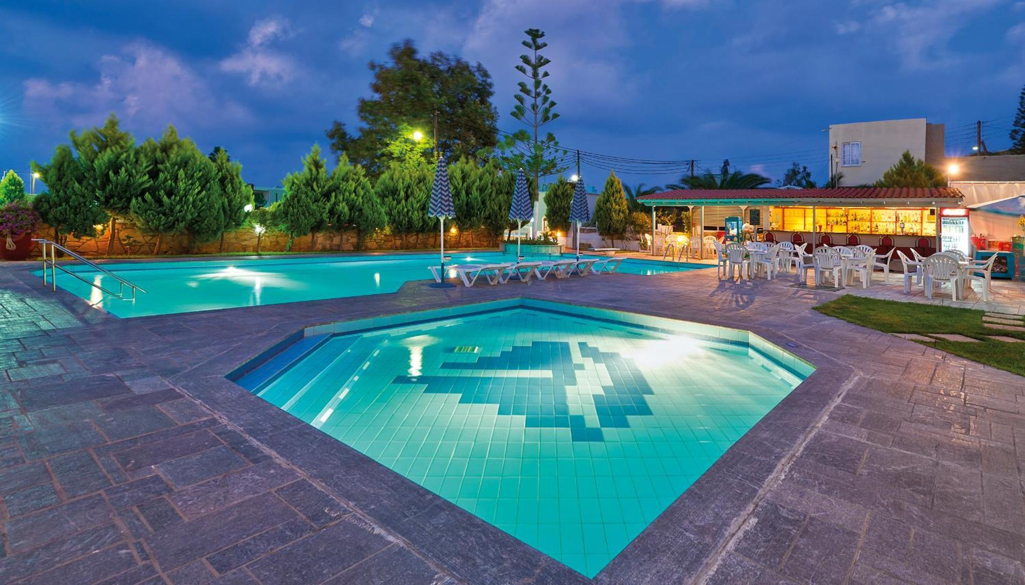 Lia Beachfront Apartments Сталос Екстер'єр фото