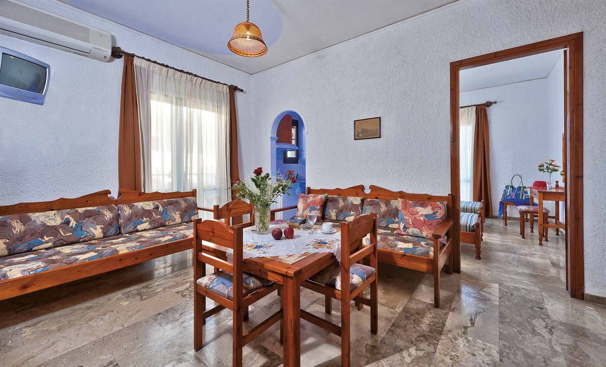 Lia Beachfront Apartments Сталос Екстер'єр фото